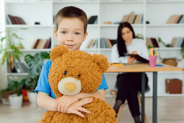 Im Kinderschutzzentrum Innviertel finden Kinder, Jugendliche und ihre Familien professionelle Hilfe. | Foto: Smarterpix/fotosedric