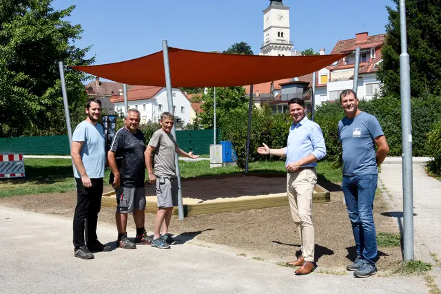 Von links: Andreas Leopold, Guido Weber, Hans-Peter Baldauf, Bürgermeister Alexander Radl und Jürgen Dobernig.

  | Foto: Stadtgemeinde Wolfsberg