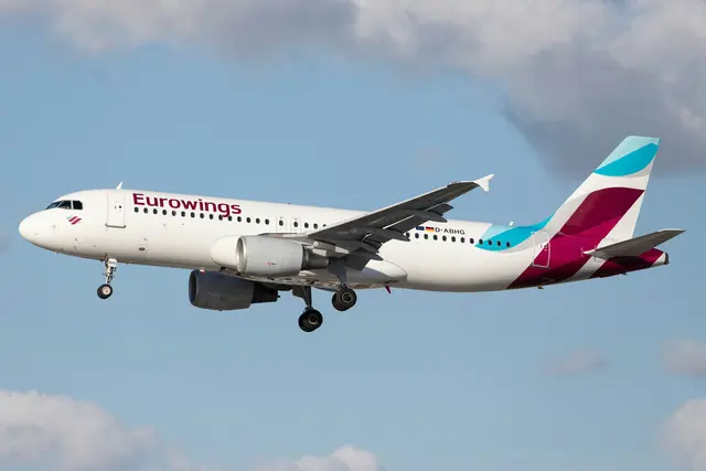 Ein gut besetzter Airbus von Eurowings musste auf dem Weg nach Wien nach einem Blitzschlag kehrt machen. (Archivbild) | Foto: Kevin Hackert/Unsplash