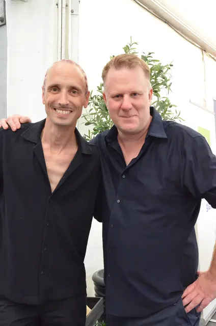 Benedikt Grawe (TVS Produktionsleitung)mit Dramaturg Florian Hirsch. | Foto: Schletterer