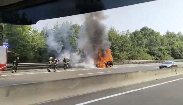 Einsatz für Feuerwehr, Polizei, Samariterbund und Asfinag auf der A1. | Foto: FF Pressbaum