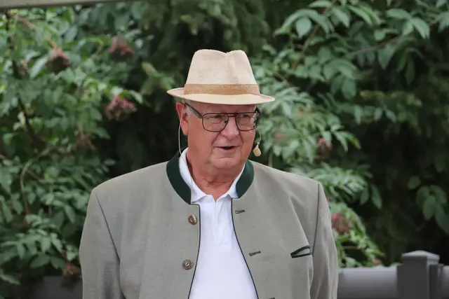 Gerhard Pomberer spielte den pensionierten Schuldirektor, der in Mathilda (Edith Frühwirth) eine neue Liebe findet.  | Foto: Edith Ertl