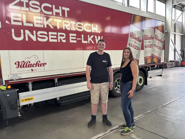 Dominik Kober und Martina Mikula zeichnen gemeinsam mit ihrem Team für die Logistik der Brauerei Villach während des Villacher Kirchtags verantwortlich. | Foto: MeinBezirk.at/Chiara Kresse