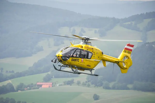 Die Frau zog sich Verletzungen unbestimmten Grades zu und musste per Tau vom Rettungshubschrauber geborgen werden. (Symbolbild) | Foto: pixabay/Silberfuchs