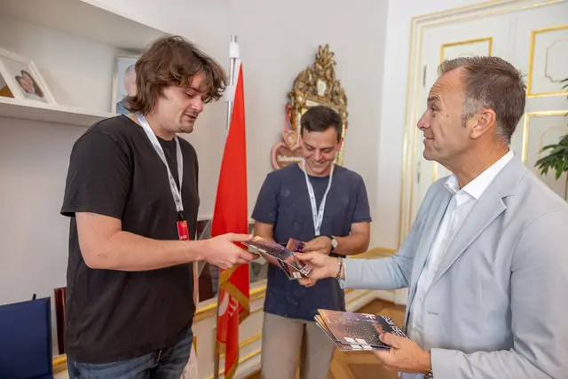 Die Gewinner des Band- und DJ-Contests von "Live in Salzburg" waren zu Gast im Schloss Mirabell. Sie sind Ende August an vier Tagen im Volksgarten zu sehen. | Foto: Stadt Salzburg/Wilbild