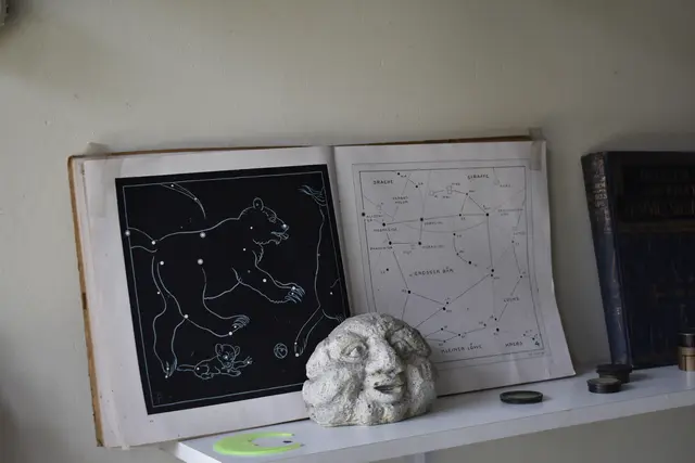 Der originale Sternenatlas, den Helmrich Lambrecht für die Sternkarten verwendet hat. | Foto: MeinBezirk.at/Petra Lammer