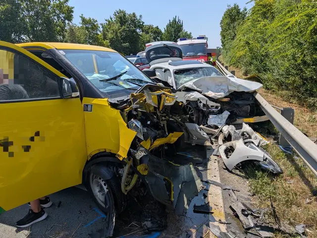 Auf der B50 von Oberwart in Fahrtrichtung Unterschützen kam es am Freitag zu einer Kollision zweier Pkw.  | Foto: Freiwillige Feuerwehr Oberwart