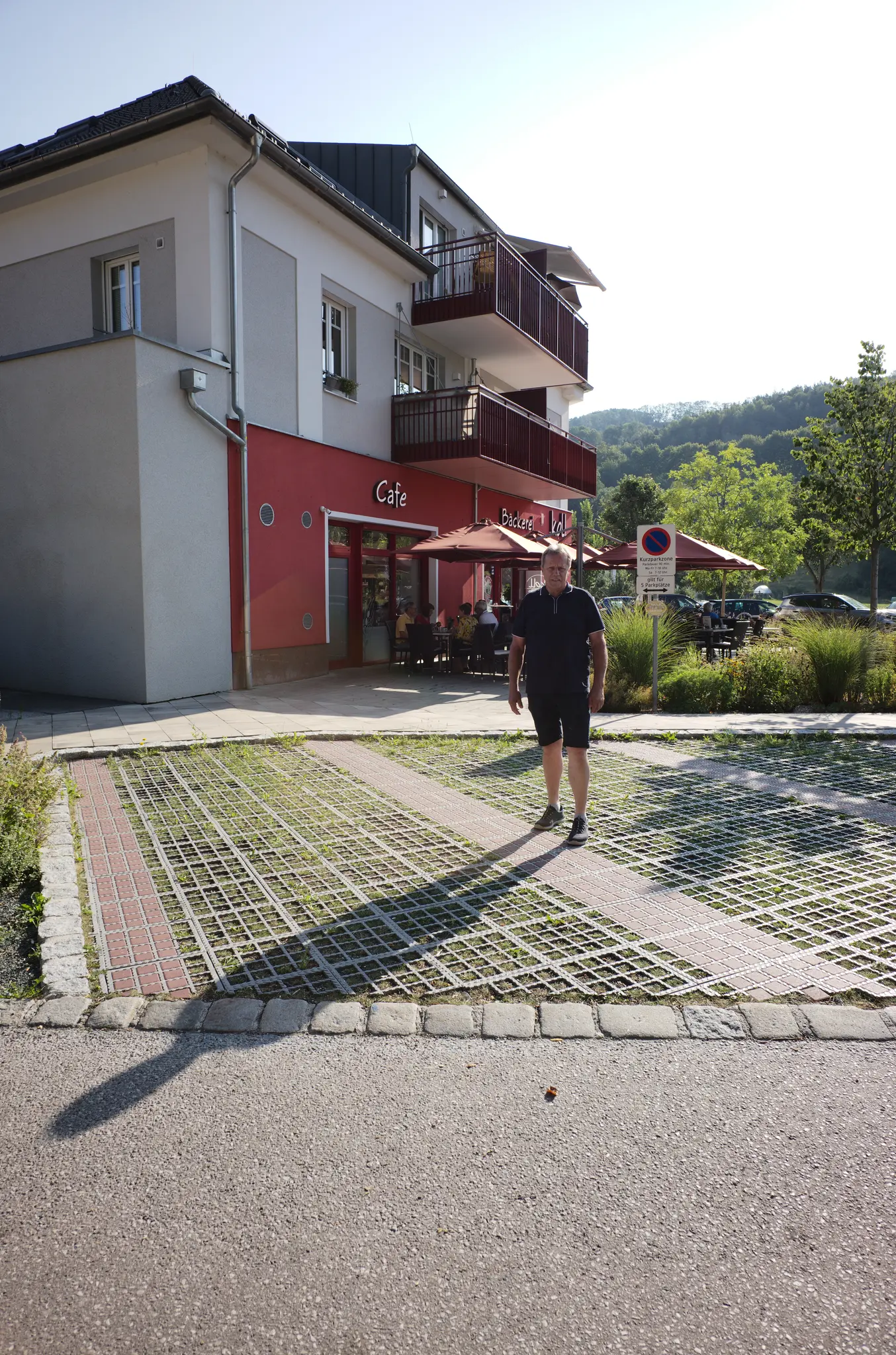 Boden-Entsiegelung in Grimmenstein: Gemeinde befreite 3.000 Quadratmeter ...