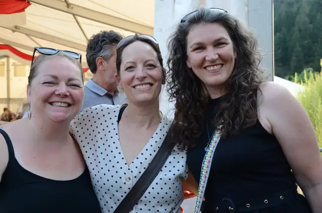 Hinter allen starken (Schauspiel)Männern stehen noch stärkere Frauen: Steffi, Julia (Gassner) und Daniela (Oberrauch). | Foto: Schletterer