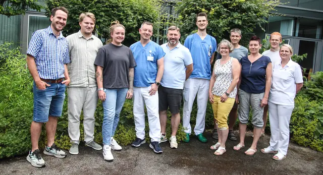 Zusammenarbeit zwischen Zwettl und Waidhofen/Thaya wird vereinfacht: Jiri Bozon, Laurenz Perschl, Victoria Schramek, Janicek David, Michael Fronhofer, Daniel Amstetter, Maria Gundacker, Bernhard Ritter, Eva Koch, Simon Görg und Gudrun Köck (v.l.) | Foto: Landesklinikum Zwettl