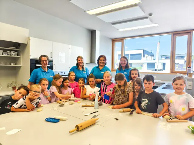 Die Teilnehmer der Ferienpassaktion der OÖVP-Frauen Pregarten hatten beim gemeinsamen Backen viel Spaß. | Foto: OÖVP-Frauen