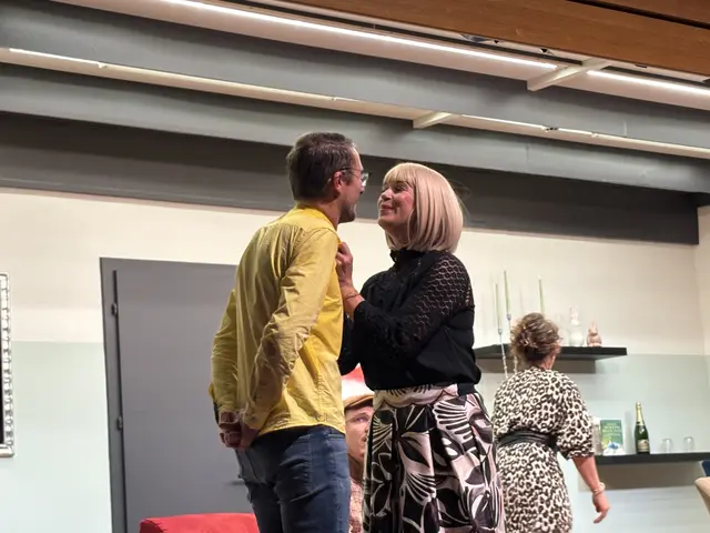 Silke Sturm führte Regie und war ebenso auf der Bühne als "Claudia" zu sehen.  | Foto: Haun
