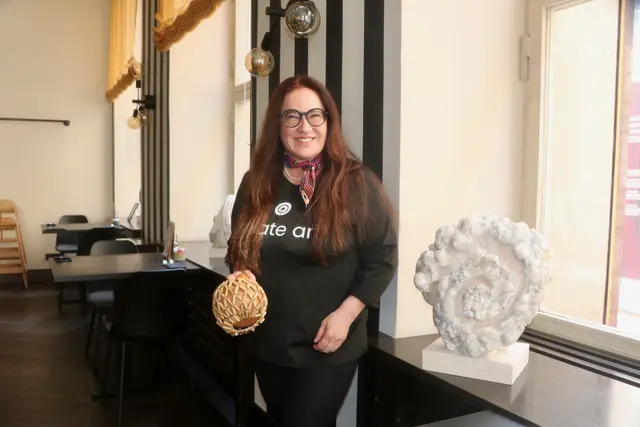 Petra Krassnitzer setzt auf die heilende Kraft der Kreativität, die man mit allen Sinnen erfahren kann. | Foto: Ulrike Kozeschnik-Schlick