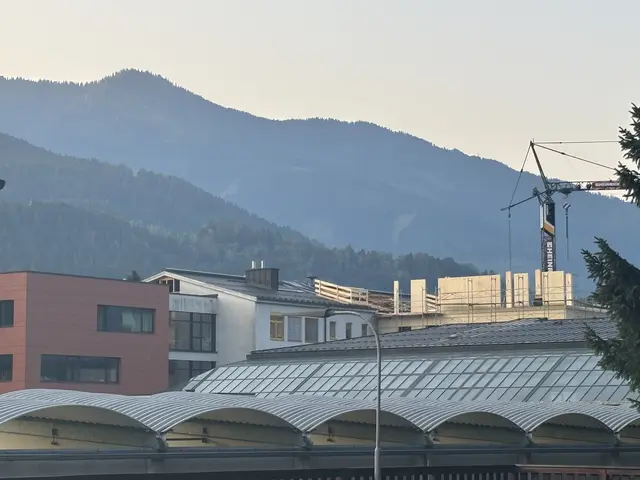 Der Zubau an der Schule Neue Heimat schreitet zügig voran. | Foto: Christian Amtmann