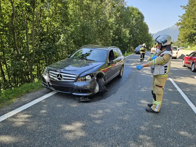 Die Lenkerin aus Garmisch konnte das Fahrzeug ohne Verletzungen verlassen. | Foto: FF-Reutte