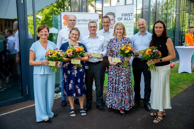 Andrea Waglhuber, Michael Grininger, Marlene Scheuchenpflug, Simon Zeilberger, Bgm. Max Oberleitner, Landeshauptmann-Stellvertreterin Christine Haberlander, Martin Hajart, Ana Aigner. | Foto: Land OÖ/Kauder