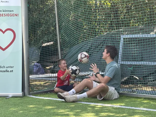 Was mit einer einfachen Speichelprobe begann, endet heute mit einem gemeinsamen Fußballspiel. | Foto: Lina Chalusch