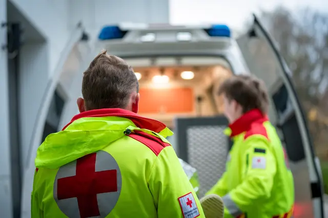 Glück im Unglück – Person nach Kollision mit Pkw nur leicht verletzt.  | Foto: Bernhard Knaus