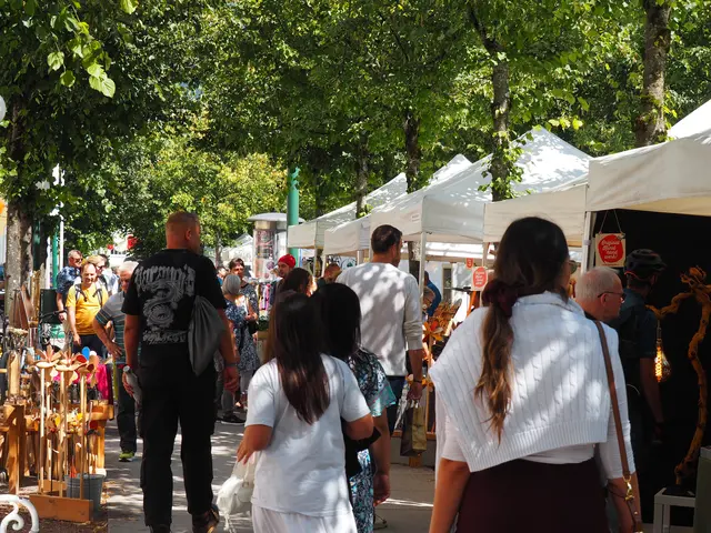 Kunsthandwerksmarkt auf der Esplanade in Bad Ischl. | Foto: Heinz Gebetsroither