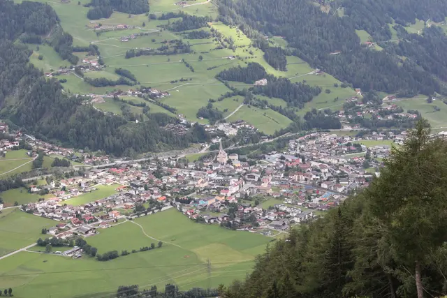 In Matrei in Osttirol wütete am Donnerstagnachmittag ein Waldbrand. Gegen 19:40 Uhr konnte schließlich Brandaus gegeben werden. | Foto: Claudia Scheiber
