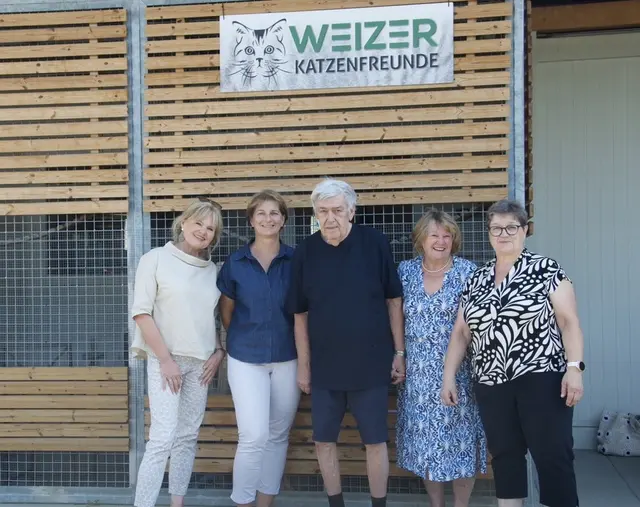 Christa Eisenberger-Strobl, Monika Probst, Helmut Habe, Gertraud Habe und Elisabeth Sebestyen-Kropf fanden sich Anlässlich des 25. Jubiläums zusammen (v. l.).  | Foto: MeinBezirk/Leonie Herrmann