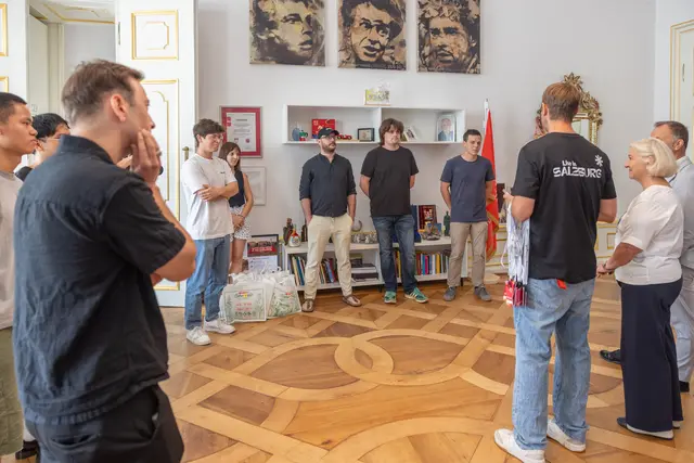 Die Gewinner des Band- und DJ-Contests von "Live in Salzburg" waren zu Gast im Schloss Mirabell. Sie sind Ende August an vier Tagen im Volksgarten zu sehen. | Foto: Stadt Salzburg/Wilbild