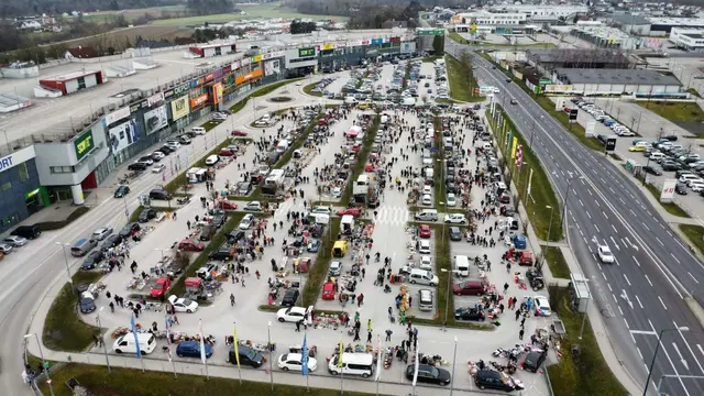 Mit dem gesamten SCW-Parkplatz und darüber hinaus ist Ottos Flohmarkt wohl der größte Second-Hand-Anbieter in der Region. | Foto: Mühleder