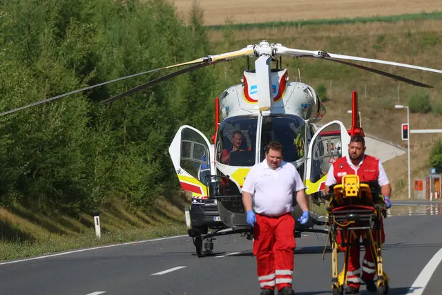 Eine Person musste nach einem Crash in Edt bei Lambach aus dem Fahrzeug befreit werden. | Foto: laumat.at