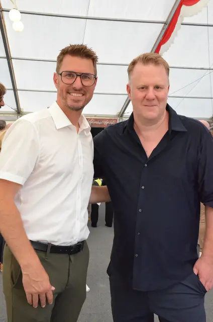 Bgm. Christian Härting mit Volksschauspiele-Dramaturg Florian Hirsch. | Foto: Schletterer