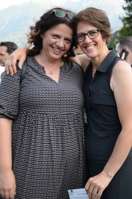 Kulturpowermädels im Feuernachtsfieber: Nadja Fenneberg und Maria Waldhart (Bücherei &amp; Spielothek Telfs) | Foto: Schletterer