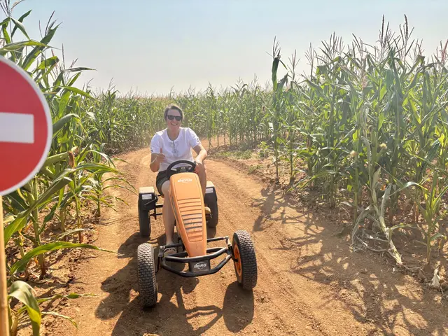 Auch Michaela Dundler drehte eine Runde mit dem Go Kart. | Foto: Markus Kahrer