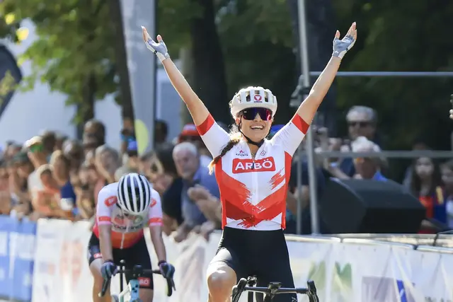 Im Zielspringt setzte sich Tabea Huys (Tirol Women Cycling) knapp gegen Lokalmatadorin Nadja Heigl (Team Cookina Graz) druch.  | Foto: GEPA Pictures