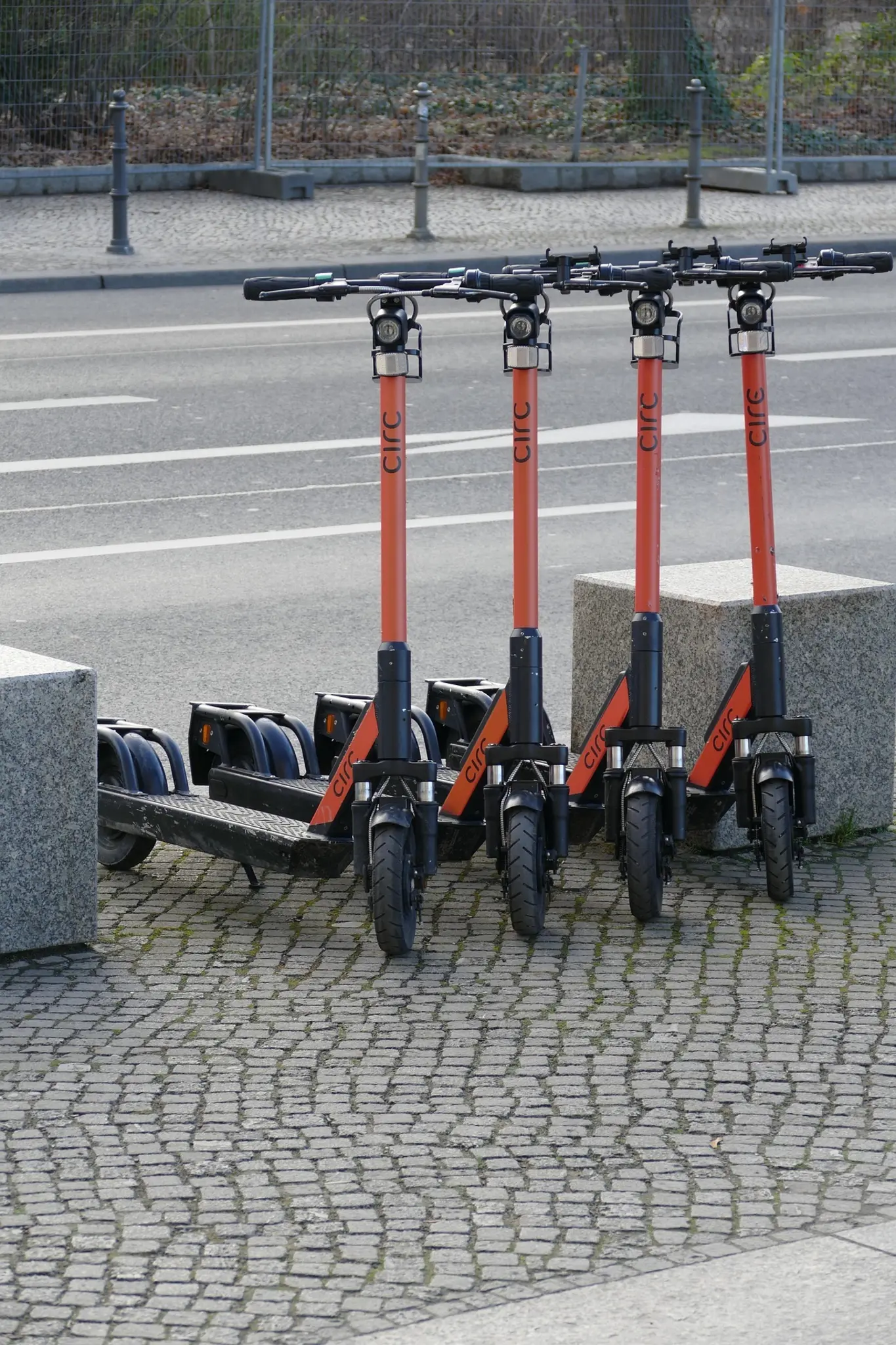 Ohne Helm unterwegs: Schwerer E-Scooter-Unfall in Kirchbichl – 15-Jähriger ...