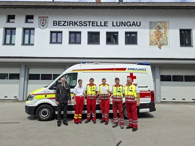 Abteilung Mariapfarr: Abt. Kdt. Johann Hohengassner, Abt. Ausb. Lisa Grabendorfer, Manuel Schiefer, Simon Schiefer, Lehrbeauftragter Lorenz Grabendorfer, Bezirksinstruktor Günter Grabendorfer | Foto: Rotes Kreuz Lungau