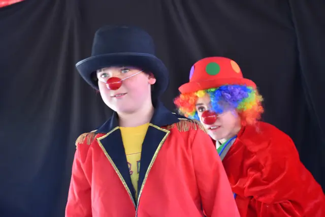 Am Circus n’Cheese Biohof Luftensteiner in Pabneukirchen gab es in der letzten Juliwoche ein farbenfrohes Zirkusprogramm zum Mitmachen. Den krönenden Abschluss bildete eine große Aufführung für Eltern, Verwandte und Zirkus-Freunde. | Foto: Zinterhof