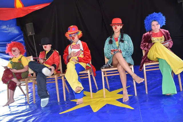 Am Circus n’Cheese Biohof Luftensteiner in Pabneukirchen gab es in der letzten Juliwoche ein farbenfrohes Zirkusprogramm zum Mitmachen. Den krönenden Abschluss bildete eine große Aufführung für Eltern, Verwandte und Zirkus-Freunde. | Foto: Zinterhof