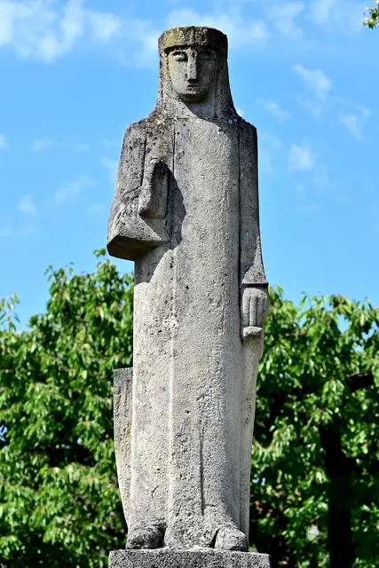Nibelungenbrunnen, auch Rüdigerbrunnen, des akademischen Bildhauers Oskar Höfinger in der Oskar-Kokoschka-Straße in Pöchlarn (Figur Rüdiger). | Foto: Hans-Peter Kriener