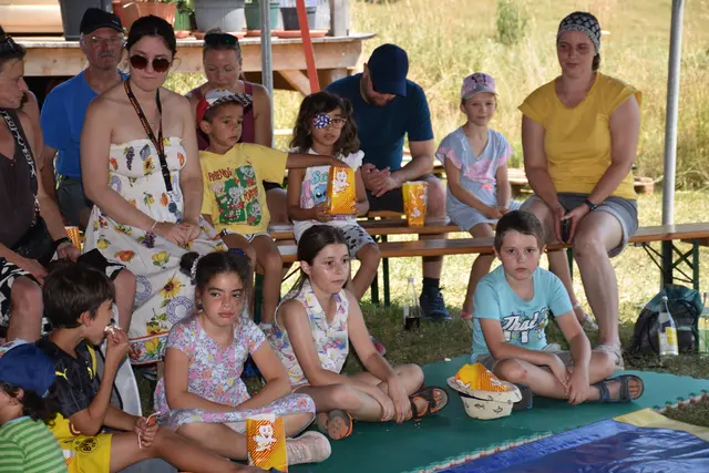 Am Circus n’Cheese Biohof Luftensteiner in Pabneukirchen gab es in der letzten Juliwoche ein farbenfrohes Zirkusprogramm zum Mitmachen. Den krönenden Abschluss bildete eine große Aufführung für Eltern, Verwandte und Zirkus-Freunde. | Foto: Zinterhof