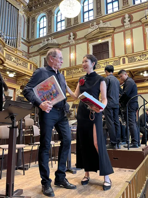 Obmann Peter Reichstädter und Organisatorin Xiaochen Wang | Foto: Gesa Buzanich