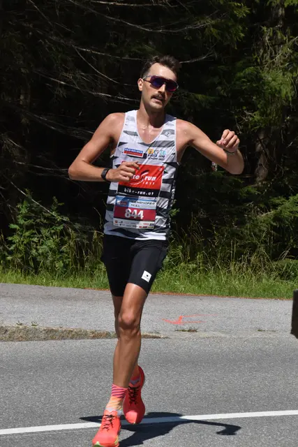 Raphael Petrovic (Startnr. 844) von Bike &amp; Run Imst gewann die Allgemeine Klasse in 1:20:27,9 Stunden und war der Zweitschnellste des Tages. | Foto: Georg Larcher / MeinBezirk.at