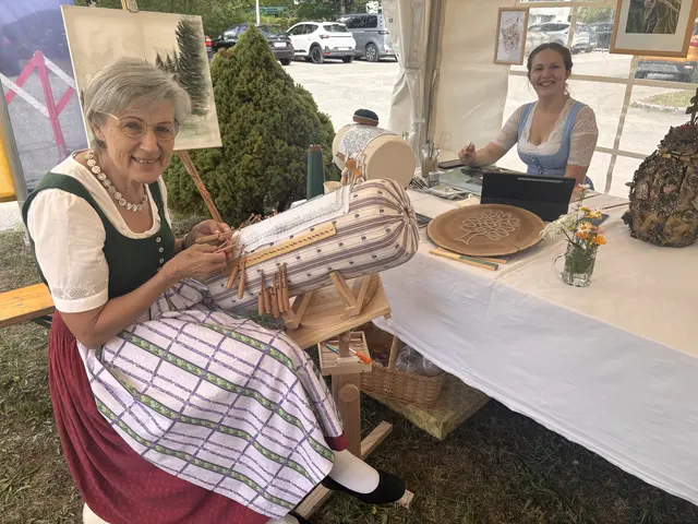 Bei der Jubiläumsfeier wurde auch ein Rahmenprogramm mit traditionellem Schauhandwerk  geboten. | Foto: Weymayer