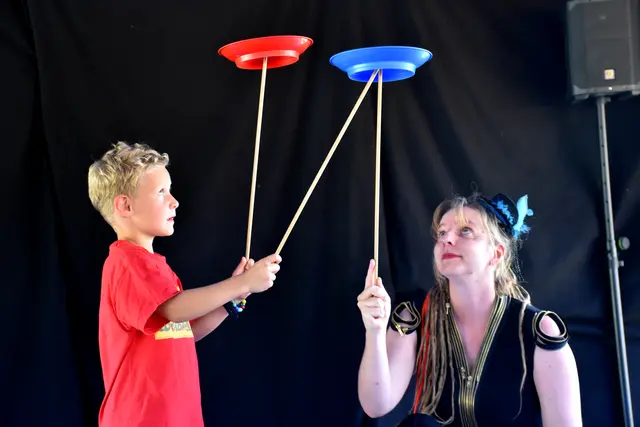 Am Circus n’Cheese Biohof Luftensteiner in Pabneukirchen gab es in der letzten Juliwoche ein farbenfrohes Zirkusprogramm zum Mitmachen. Den krönenden Abschluss bildete eine große Aufführung für Eltern, Verwandte und Zirkus-Freunde. | Foto: Zinterhof