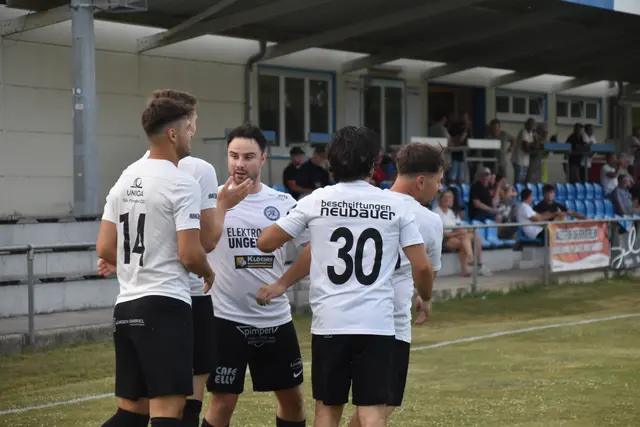 Bereits vor der Pause durften die Großpetersdorf über die beiden Treffer zum 2:0-Sieg jubeln. | Foto: MeinBezirk/Michael Strini