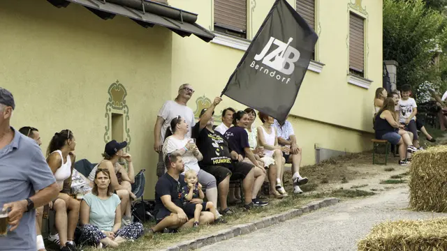 Isabella und Markus Pree schwingen die Fahne für das JZB Berndorf | Foto: Markus Achleitner