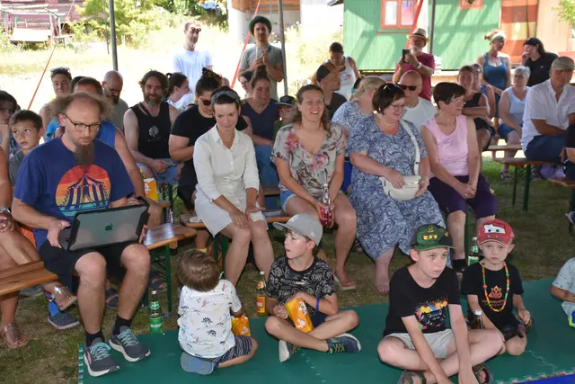 Am Circus n’Cheese Biohof Luftensteiner in Pabneukirchen gab es in der letzten Juliwoche ein farbenfrohes Zirkusprogramm zum Mitmachen. Den krönenden Abschluss bildete eine große Aufführung für Eltern, Verwandte und Zirkus-Freunde. | Foto: Zinterhof
