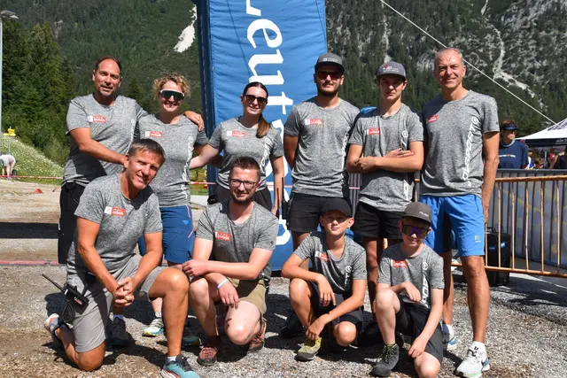 Unter Obmann Stefan Zauninger (hi. links) stellte der Skiclub Leutasch gemeinsam mit zahlreichen freiwilligen Helferinnen und Helfern erneut eine perfekt organisierte Veranstaltung auf die Beine. | Foto: Georg Larcher / MeinBezirk.at