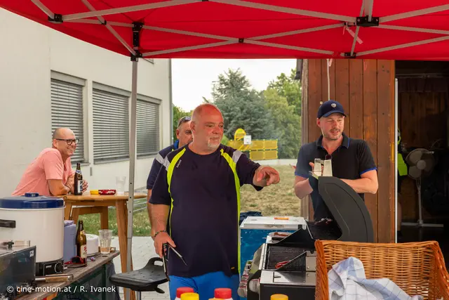 Würstelstation mit Gegrillten Käsekrainern  geführt von Manfred Bobrowsk. | Foto: cine-motion.at / R. Ivanek