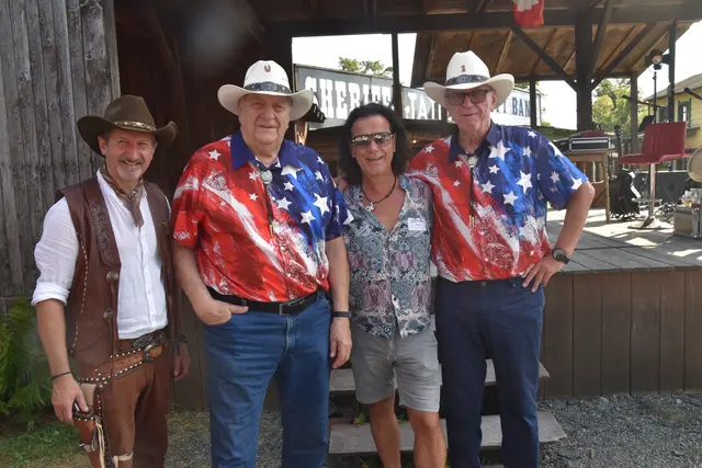 Wilder Westen trifft Paldau: Sheriff Sascha Wurglits, Alex Kiss, Franz Griesbacher und Mike Dafert im Lucky Town | Foto: MeinBezirk/Michael Strini