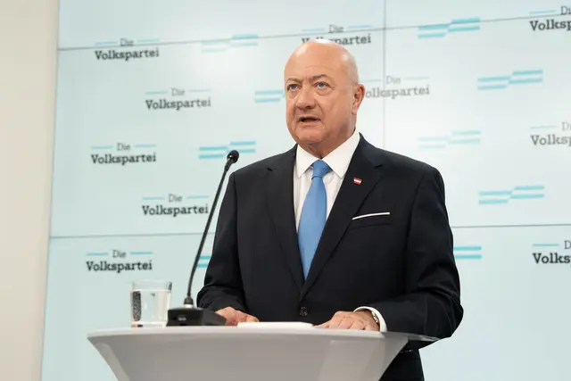 Bundeskanzler Christian Stocker (ÖVP) will eine Lösung zur Lücke des  Insolvenzentgeltfonds.  | Foto: Sade Jerabek/MeinBezirk