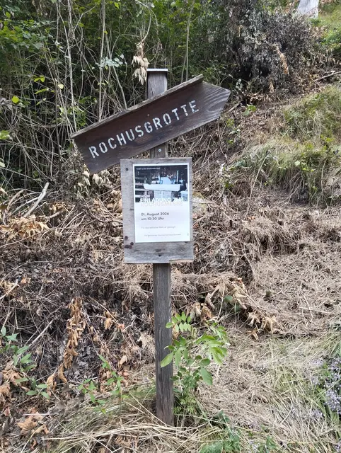 Ein steiler Steig führt zur Rochusgrotte. | Foto: Veronika Frank